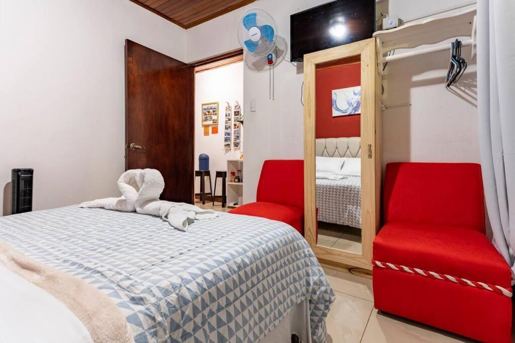 Private Bedroom 10 Minutes From The Sjo Airport * Alajuela